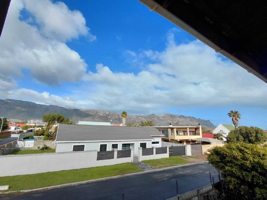 7 Bedroom Property for Sale in Gordons Bay Central Western Cape